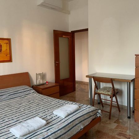 Comfortable Apartament 2 Bedroom Suitable 2-5 Pax Болоня Екстериор снимка