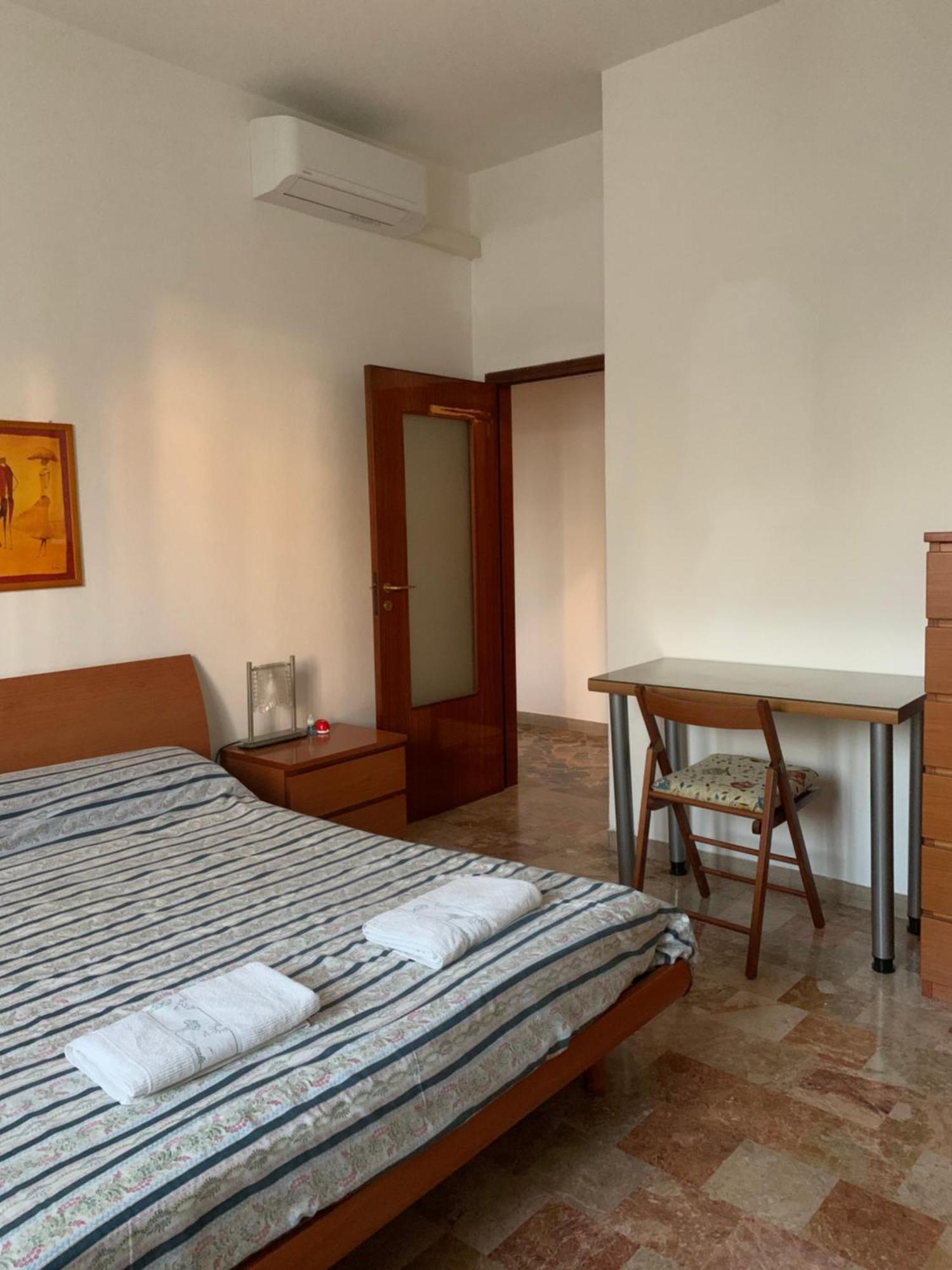 Comfortable Apartament 2 Bedroom Suitable 2-5 Pax Болоня Екстериор снимка